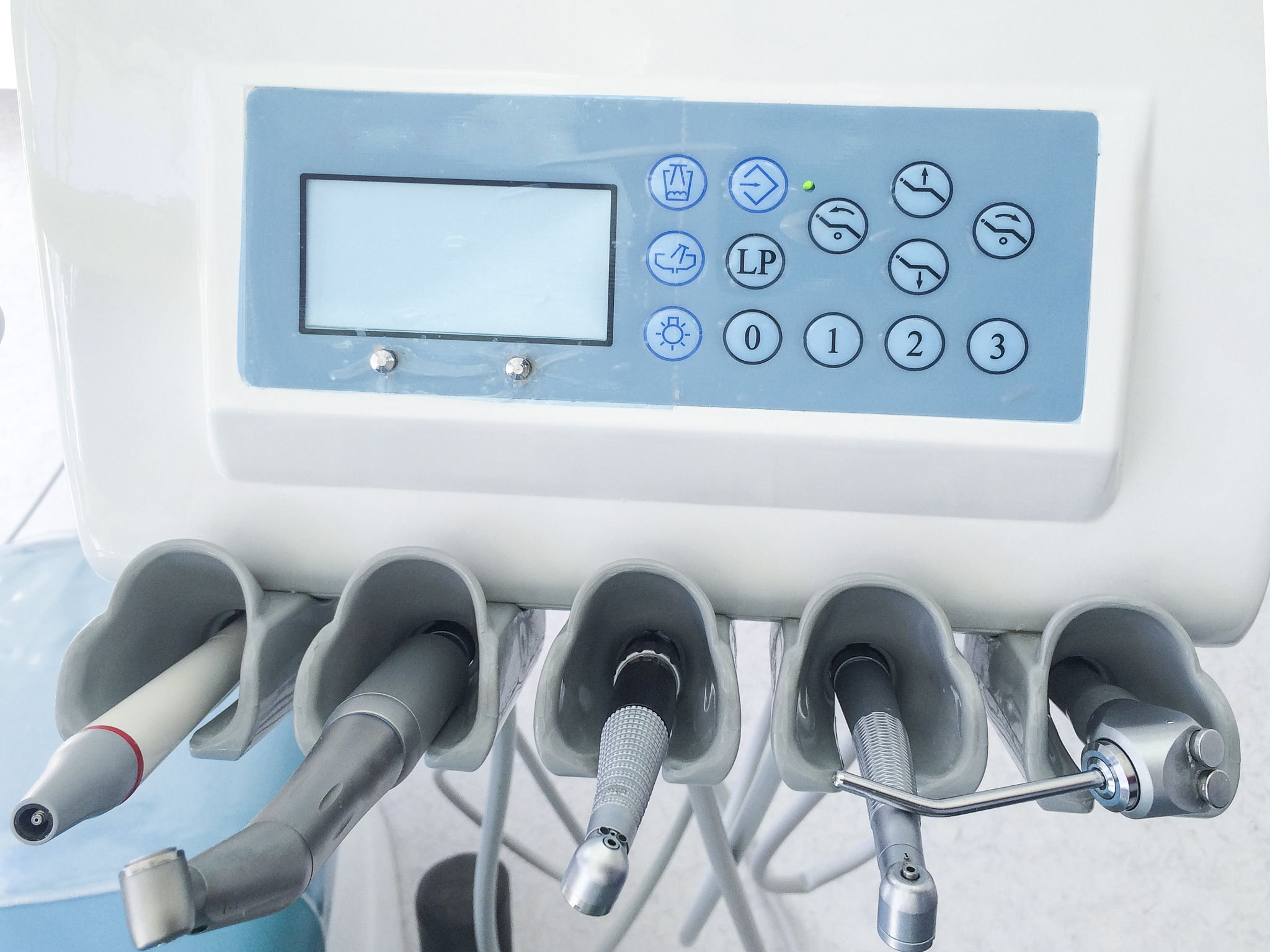 成都龙泉卫校口腔医学专业就业前景分析 - 未来发展方向和薪资待遇