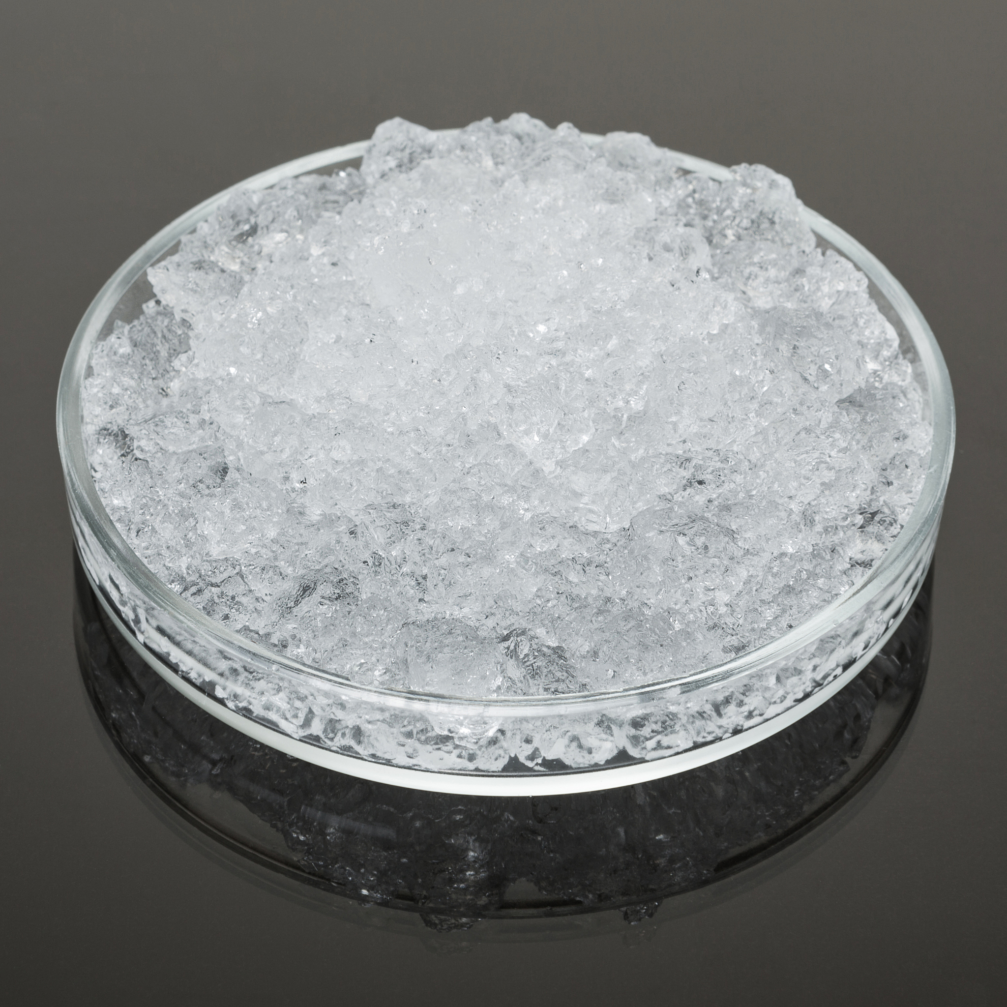 玻璃制作材料：硅砂、碳酸钠、石灰石和氧气