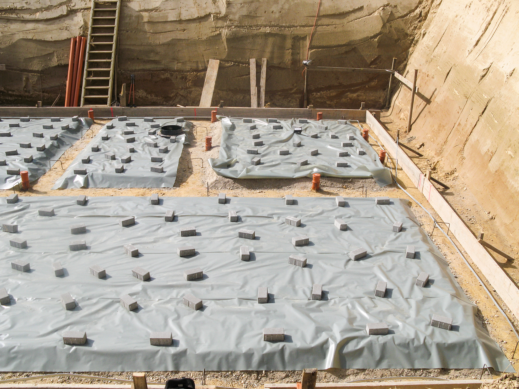 地下工程围岩稳定性分析及洞室群轴线优化建议