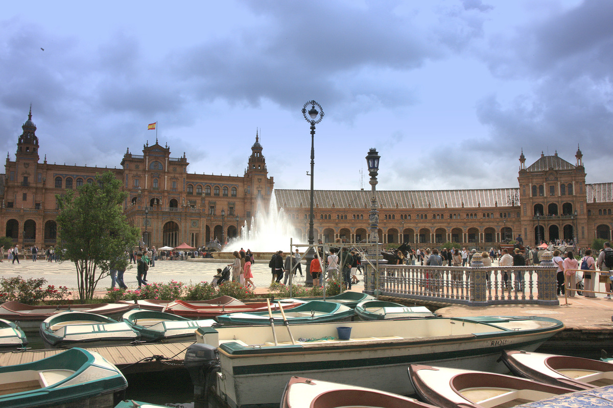 加泰罗尼亚广场介绍：西班牙巴塞罗那必游景点