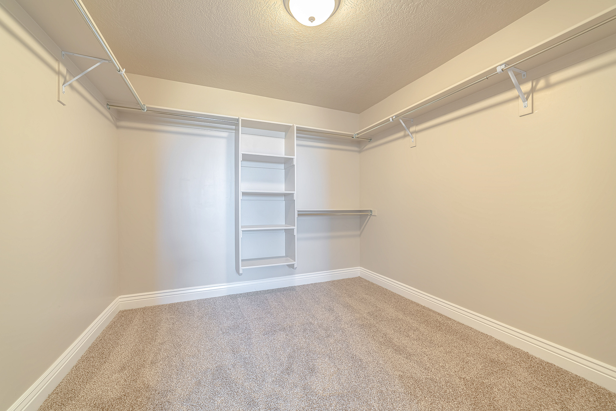 家具维修合同模板：衣柜维修、床维修等