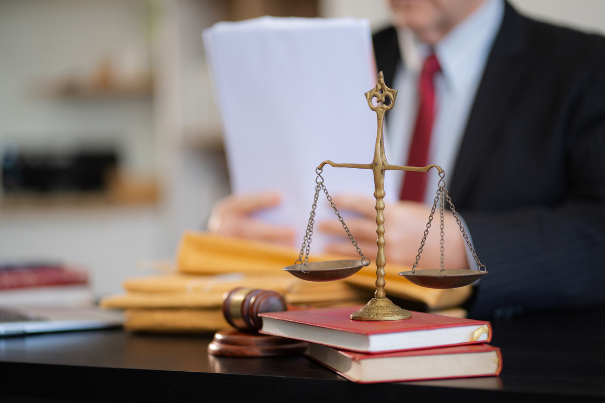 刑事案件律师选择指南：如何找到靠谱的刑事辩护团队？