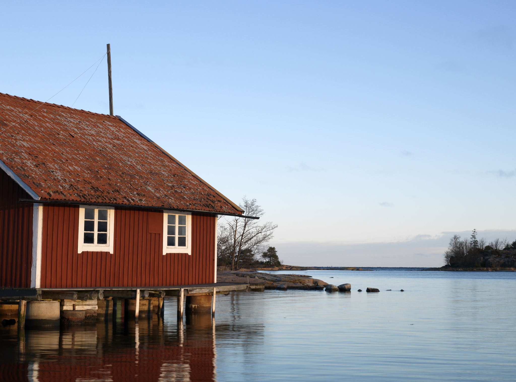 朋友：My dream was to have a lakehouse I worked many many hours to save up for house on a lake我该如何回答？