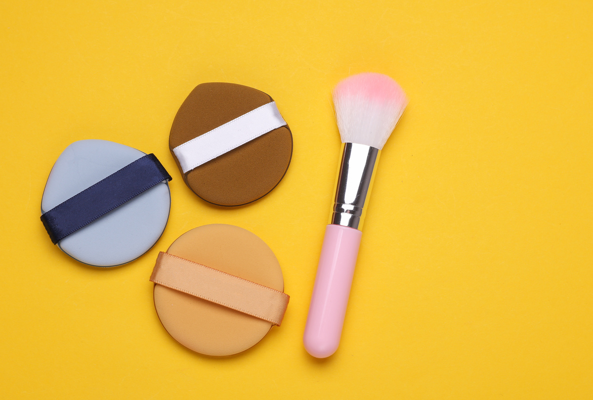 【告别卡粉】这把魔法粉底刷，新手也能刷出无暇底妆！