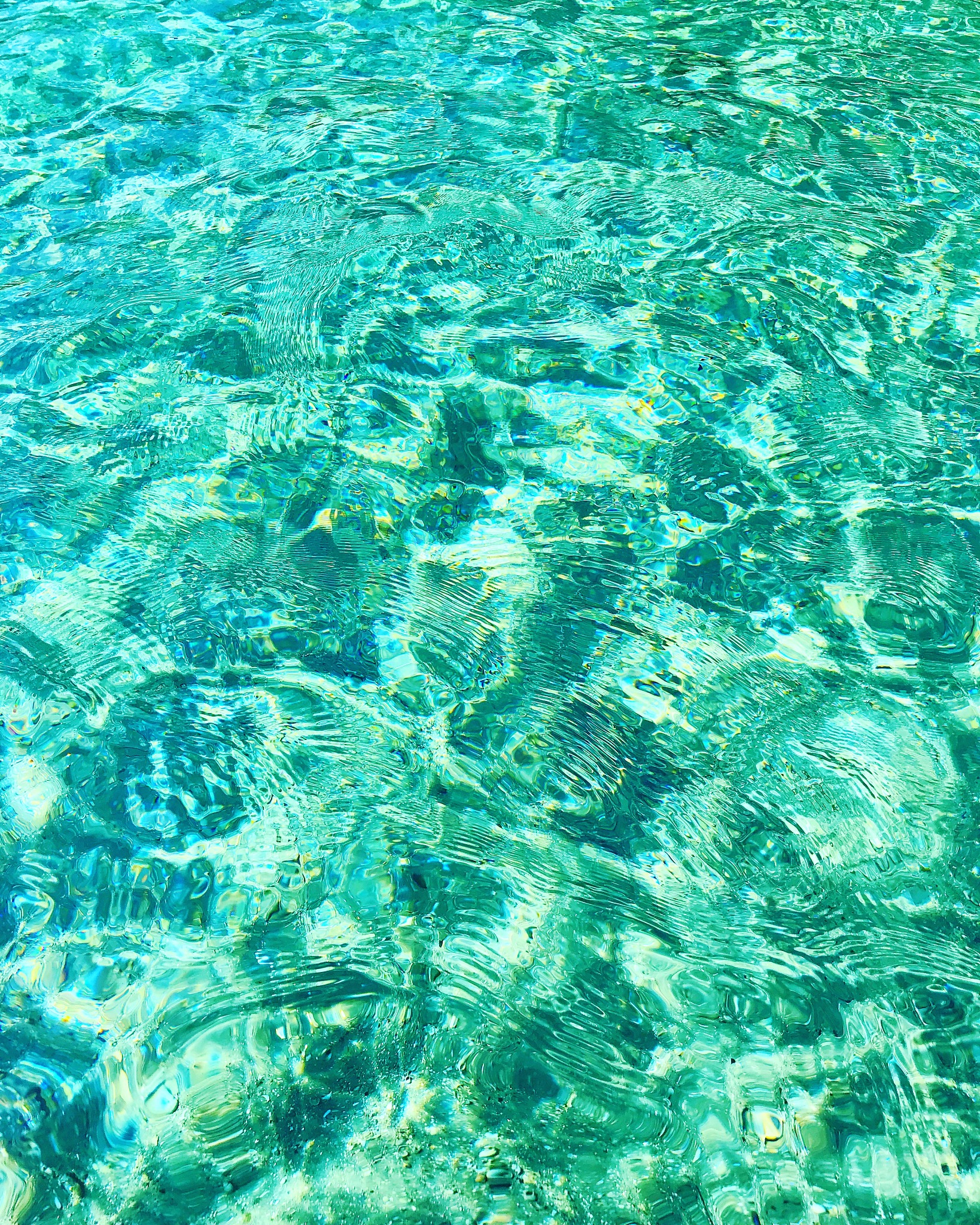 水的颜色：透明、无色，还是其他？