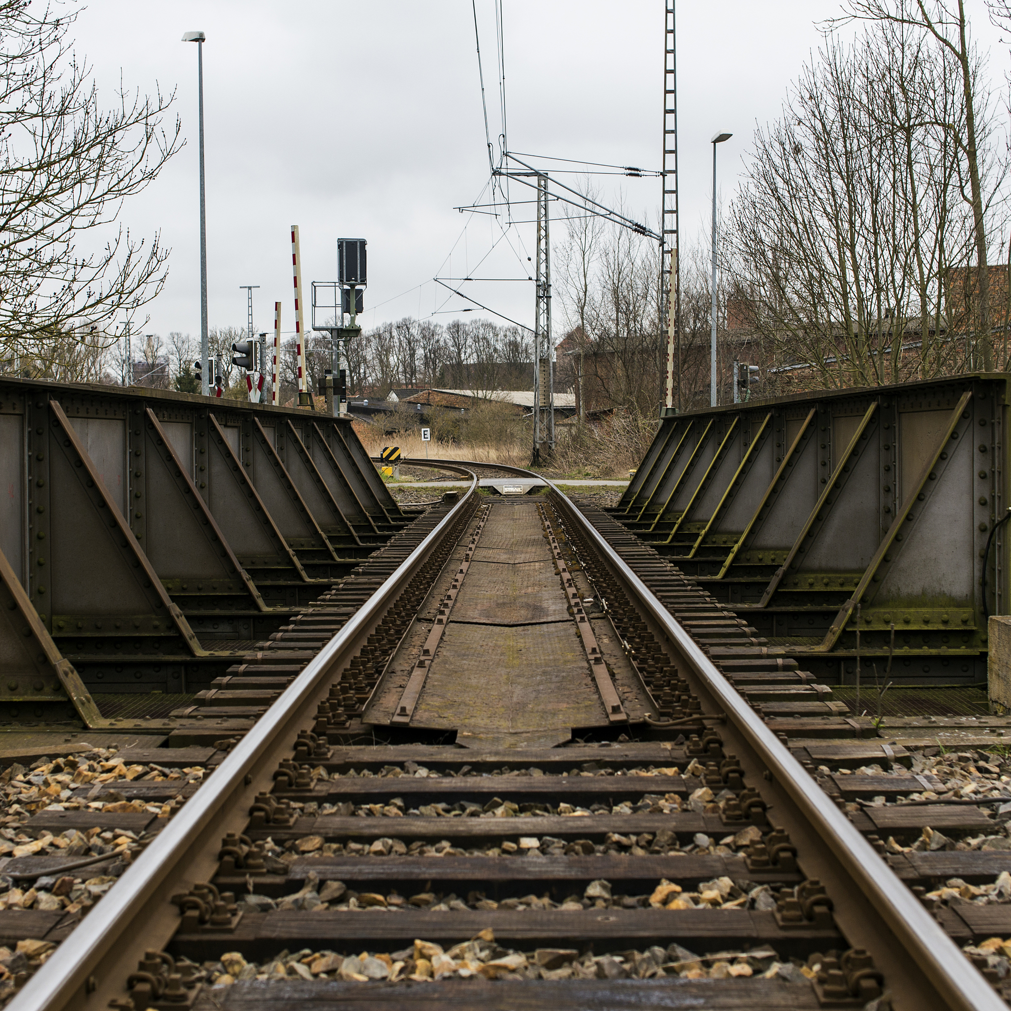 北京人文铁道学院值得报考吗？