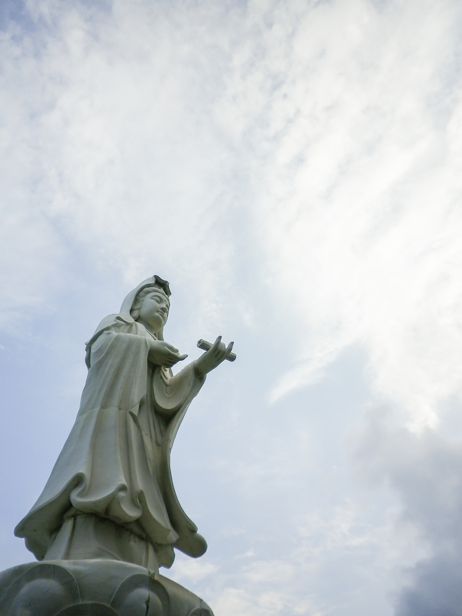 观音菩萨的智慧：求人不如求己 - 蕴含深刻人生哲理的小故事