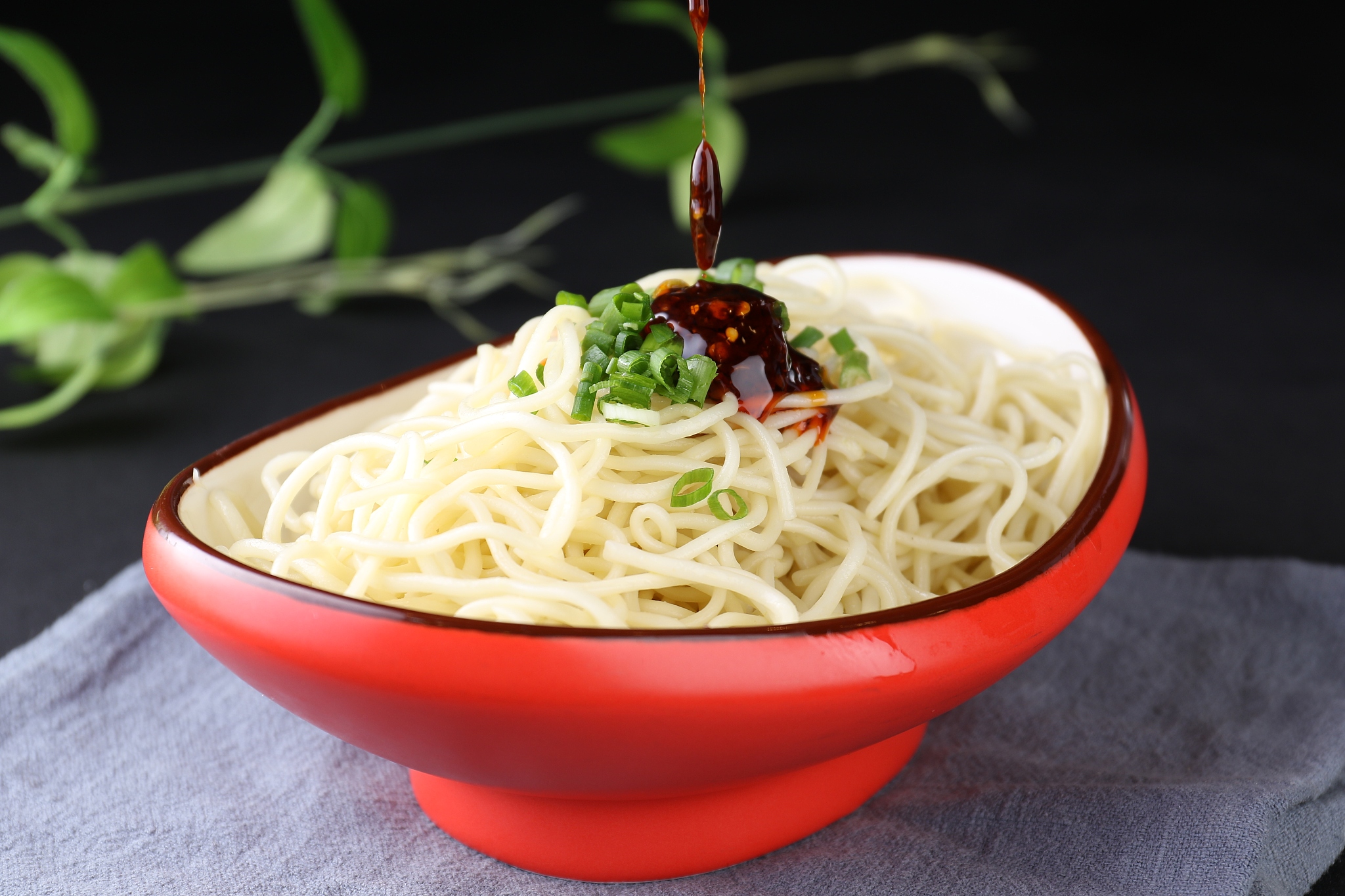 重庆凉面：酸辣爽口，夏季消暑美食