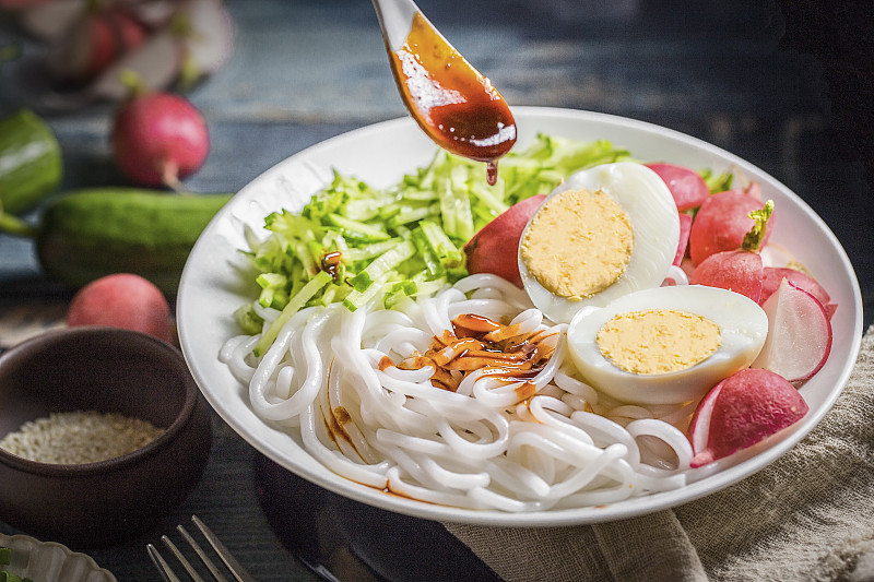 三千吼米线品牌发展历程：南方起家，北上扩张