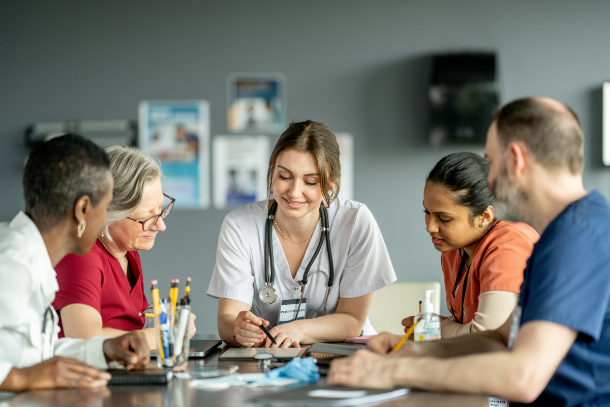 高级护理专业发展趋势：个性化、技术创新、团队协作与职业素养