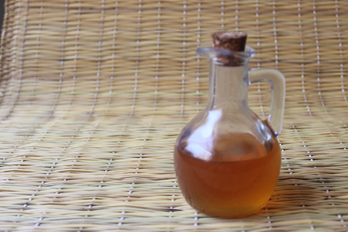 鹿茸和何首乌泡酒补肾壮阳：功效、制作方法及注意事项