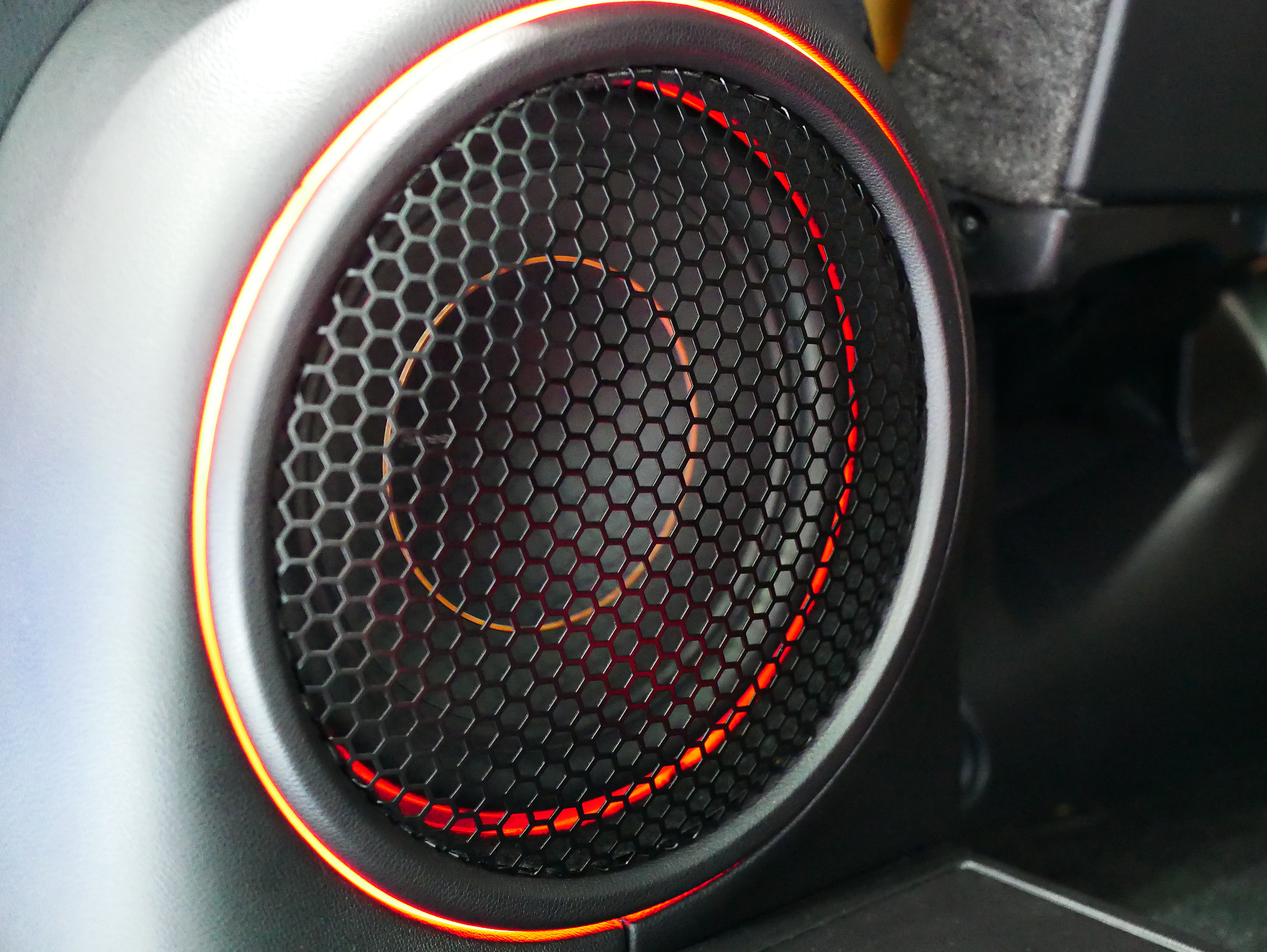 汽车低音炮正反相位怎么区分？嗡嗡声解决方法