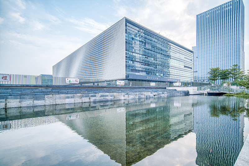 请文章主题是 情系云谷·我与公司共成长：实施与成效云谷公司是襄阳的一家it类国企