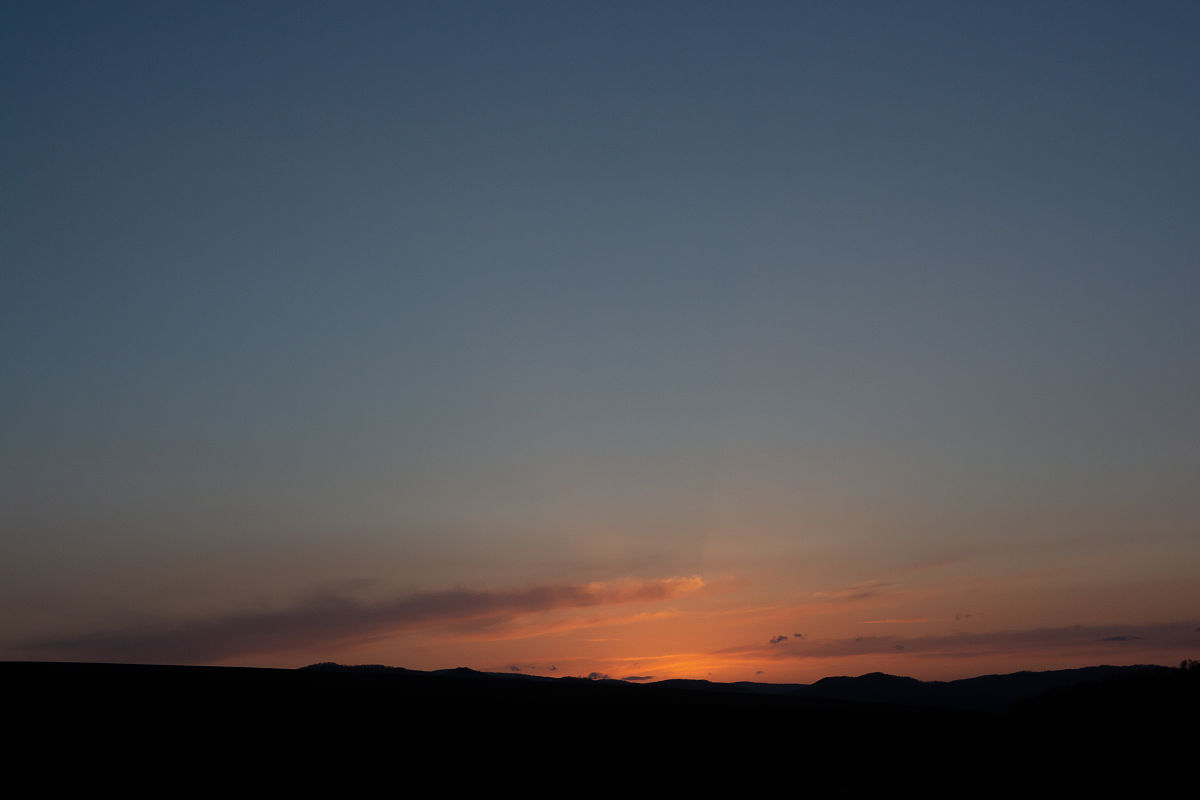 周杰伦夜曲歌词 - 夜空中最亮的星，能否听清我的心声？