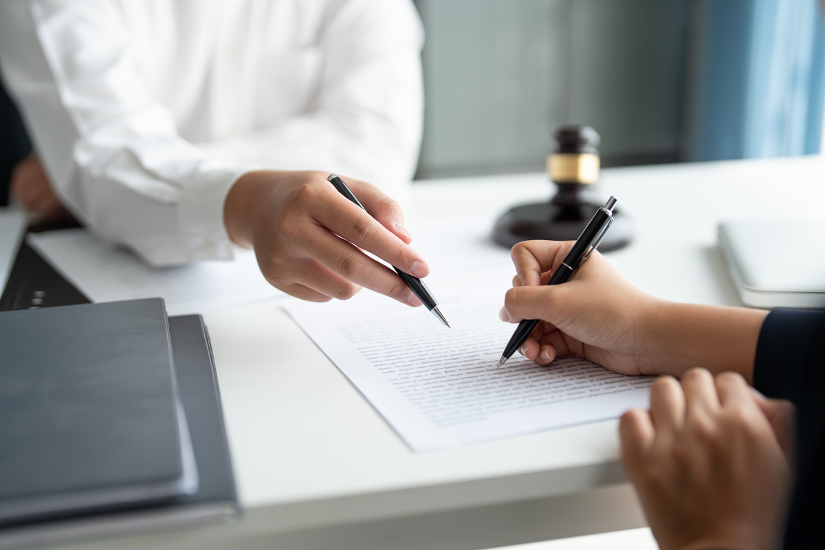 请翻译以下到中文：Mandatory Provident Fund Schemes Authority – advising on drafting all legal aspects of a Request for Proposals relating to the eMPF platform for administration of all MPF SchemesA Hong Kong v