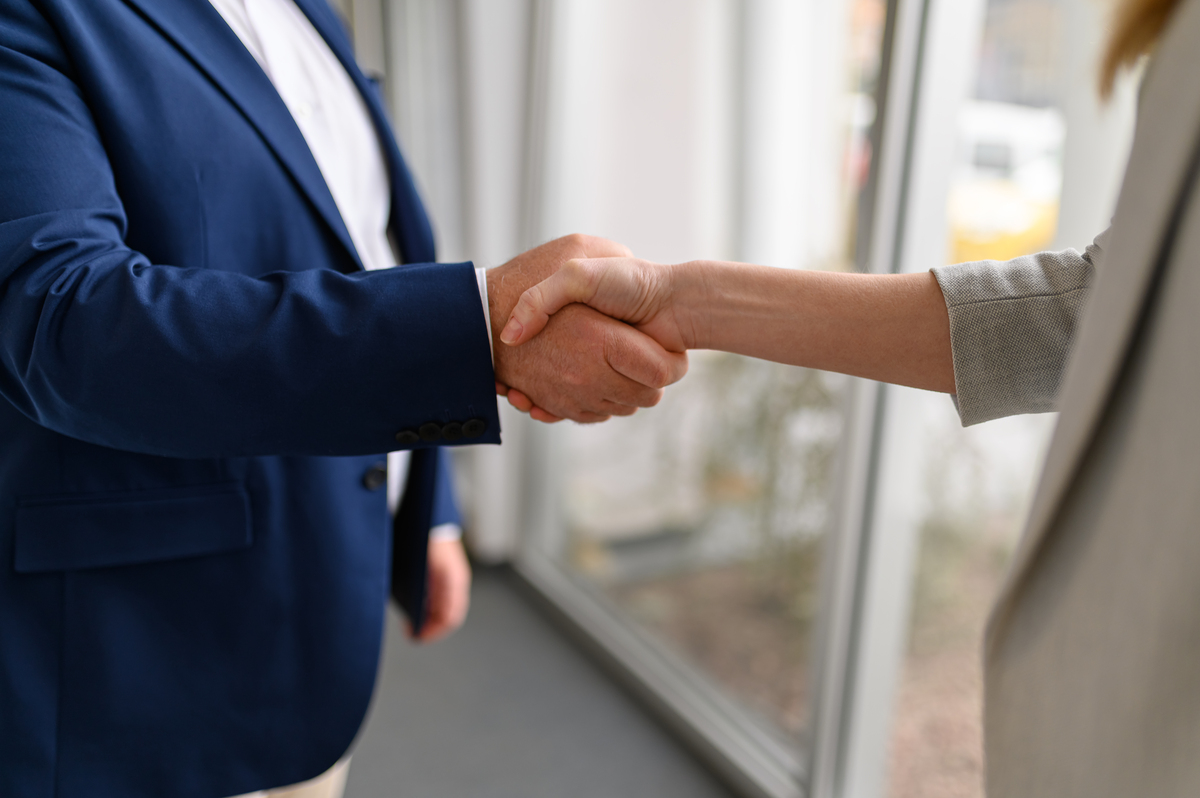 握手礼仪禁忌：哪些行为不可取？