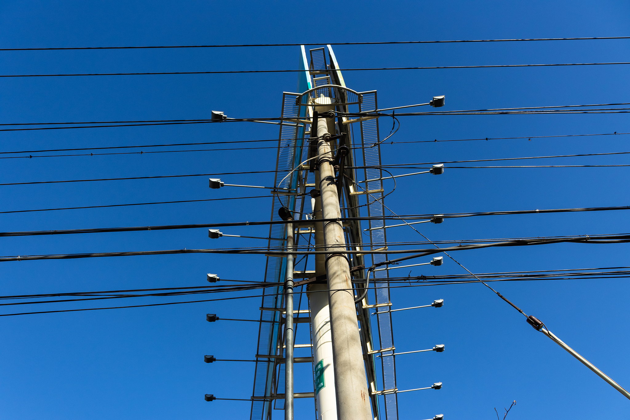 三相电源详解：原理、应用及优势