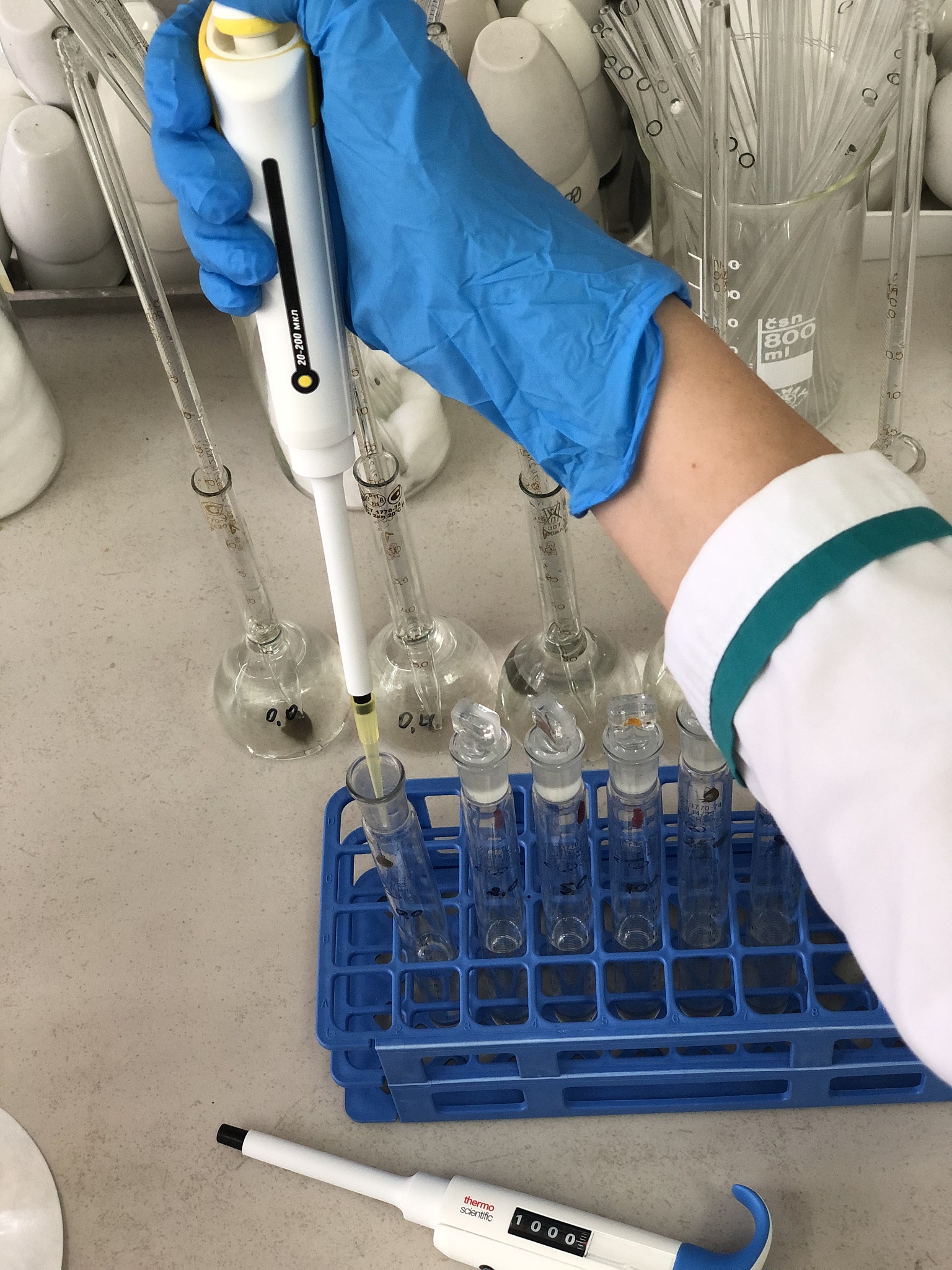 现有的腹腔镜手术器具检测的方法学有哪些不足