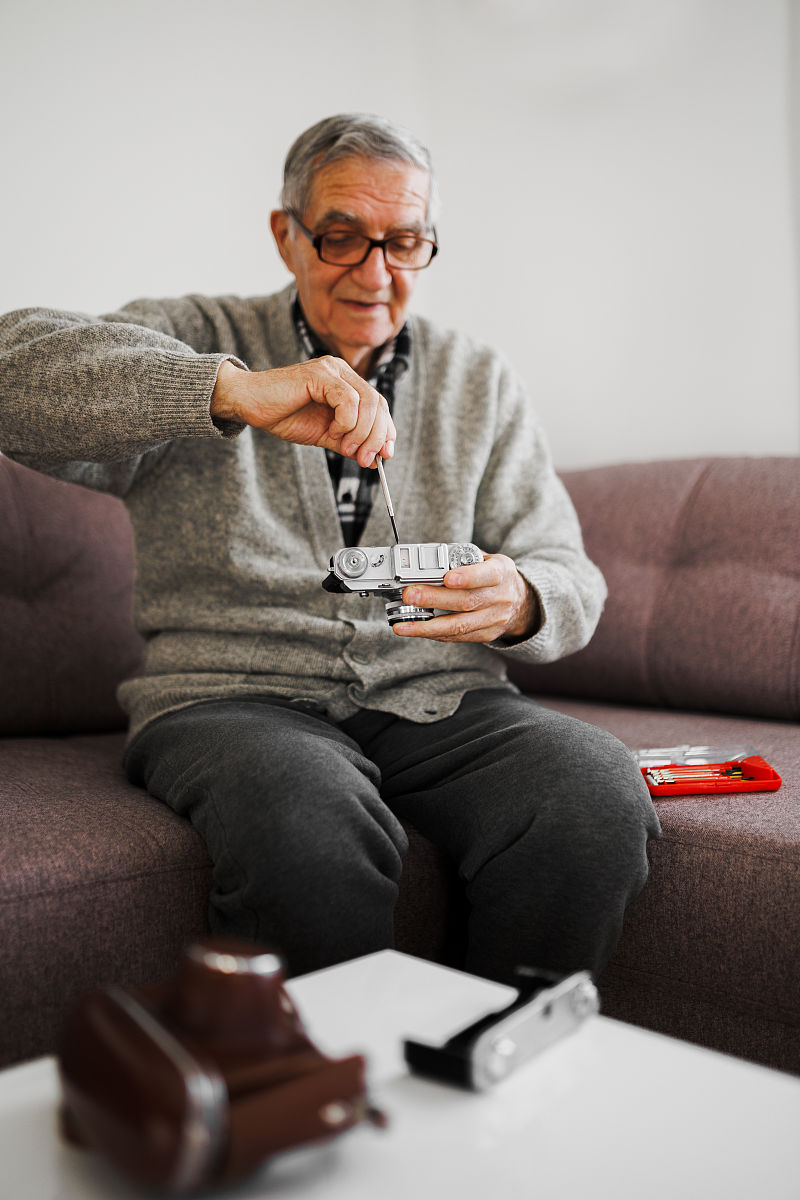 小天鹅洗衣机TG100-1436MUADT显示屏坏了维修要多少钱帮我用200字详细描述