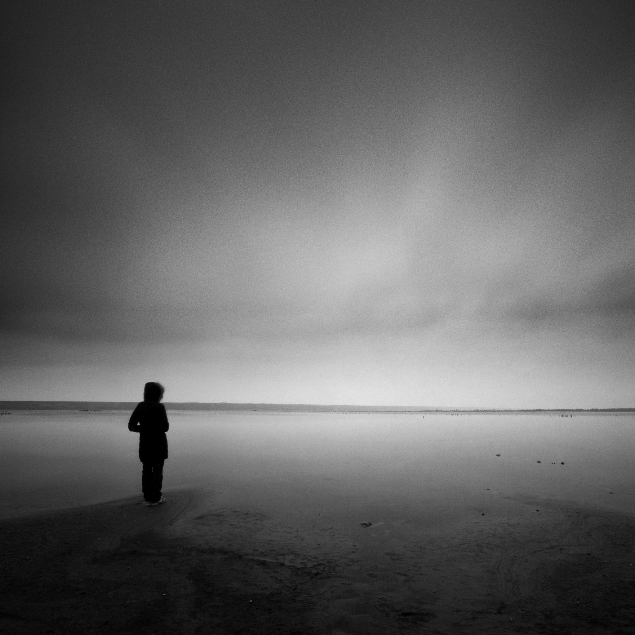 冷不伶仃是什么意思？词语冷不伶仃的含义及应用