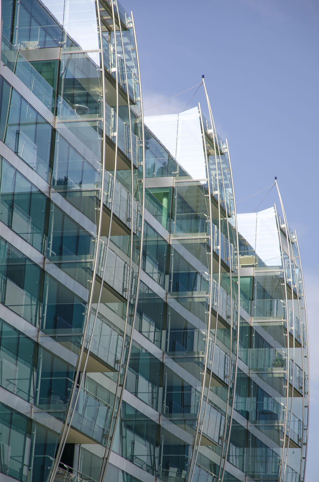 人行天桥安装升降梯价格：12米高，承重18人，报价区间