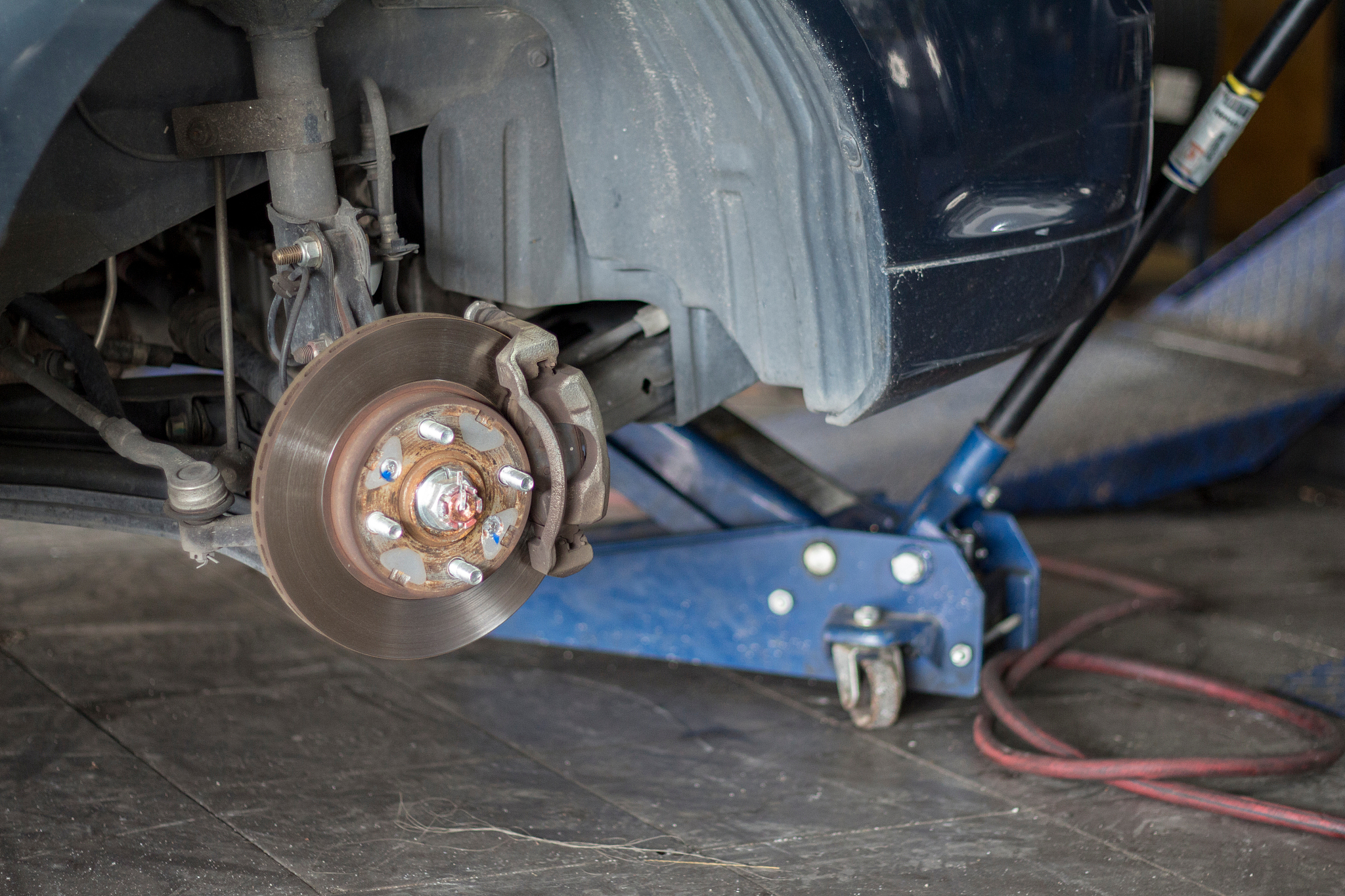 前轮前束过大导致车辆内侧滑动的原因