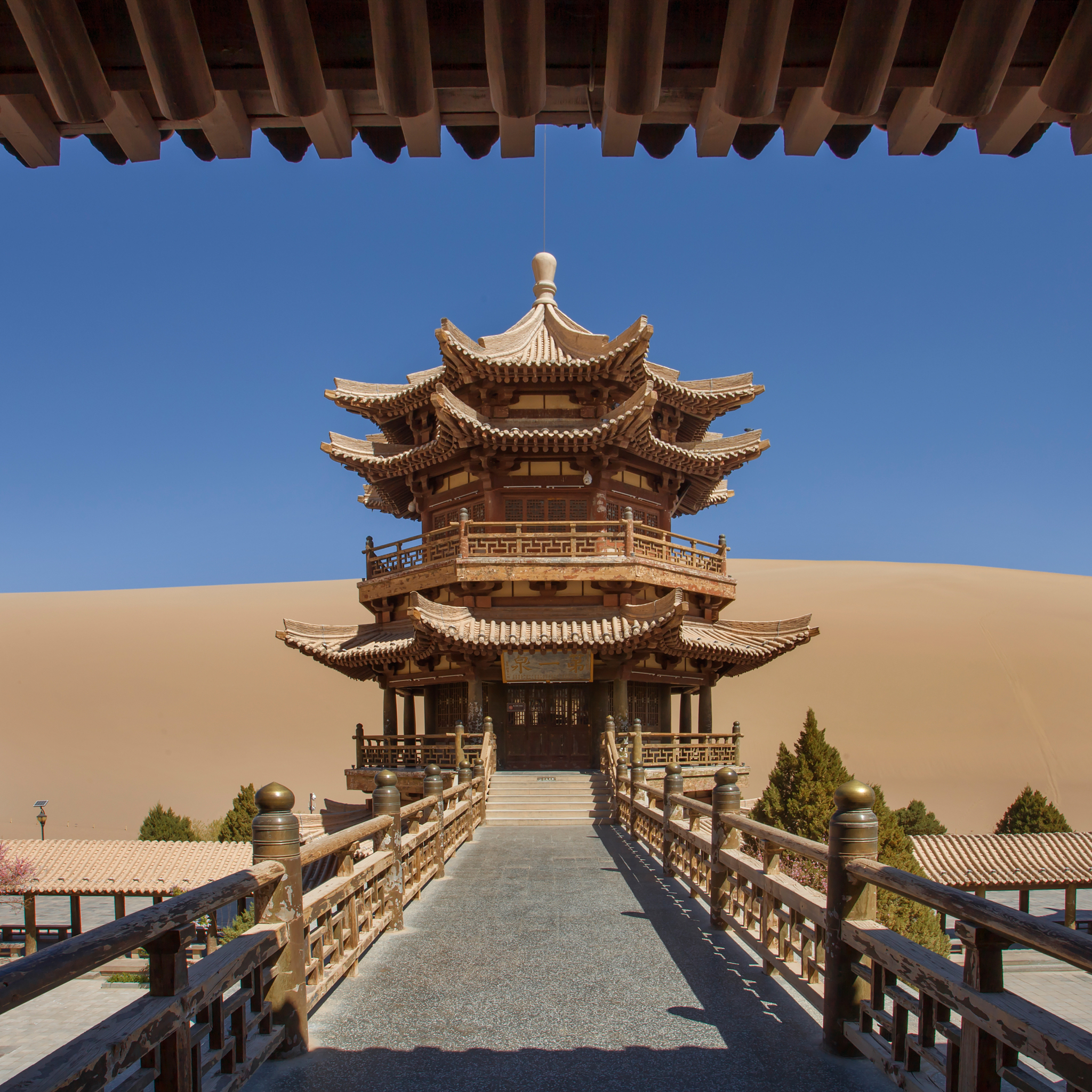 敦煌艺术旅游中专：公办好还是民办好？