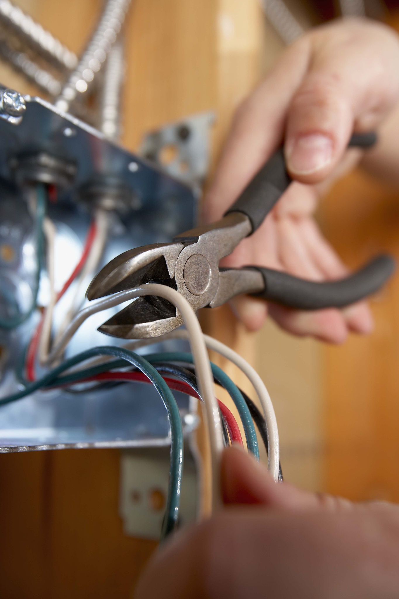 一个小型的利用电阻来完成加热的电风枪加热温度在200