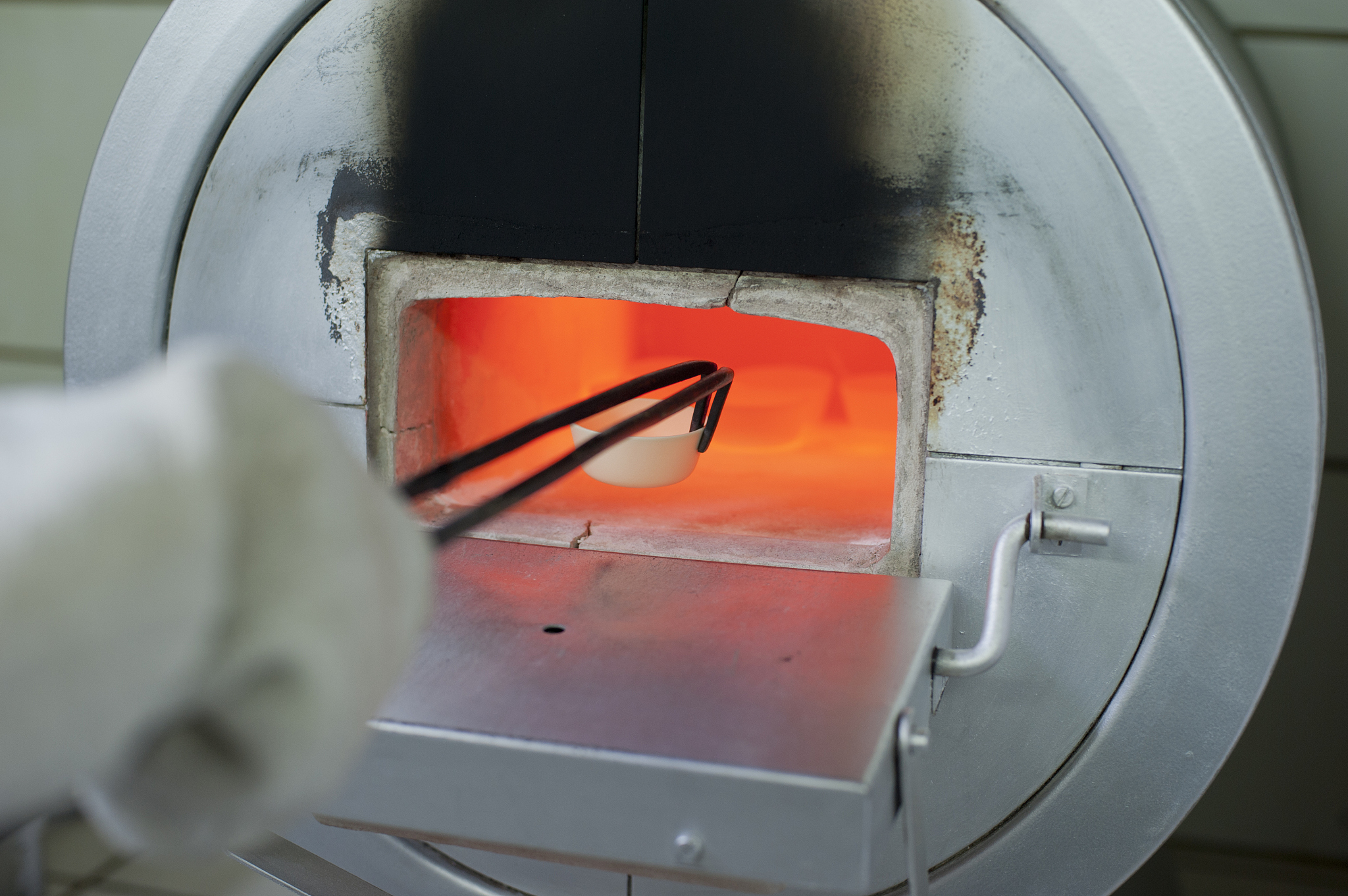 请列举10个Leidenfrost Phenomenon在现实生活中的具体应用
