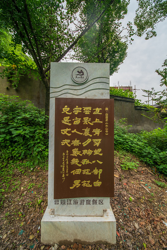 媳妇招的上门女婿暮碑上应该怎么写？