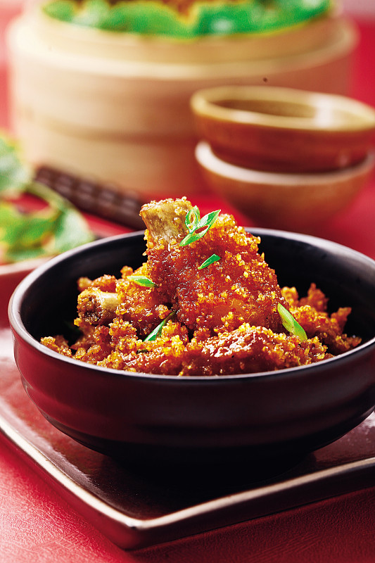 以《湖南米粉以及蕴含其中的饮食文化》为题写一篇4000字的中文论文；具体要求如下：2摘要：中文摘要字数应在300字左右英文摘要与中文摘要内容要相对应；3关键词：关键词以3—5个为宜应该尽量从《汉语主题词表》中选用分号隔开；5参考文献：参考文献应按文中引用出现的顺序列出只列出作者直接阅读过、在正文中被引用过的文献资料一律列在正文的末尾特别在引用别人的科研成果时应在引用处加以说明。每篇论文的参考文献一