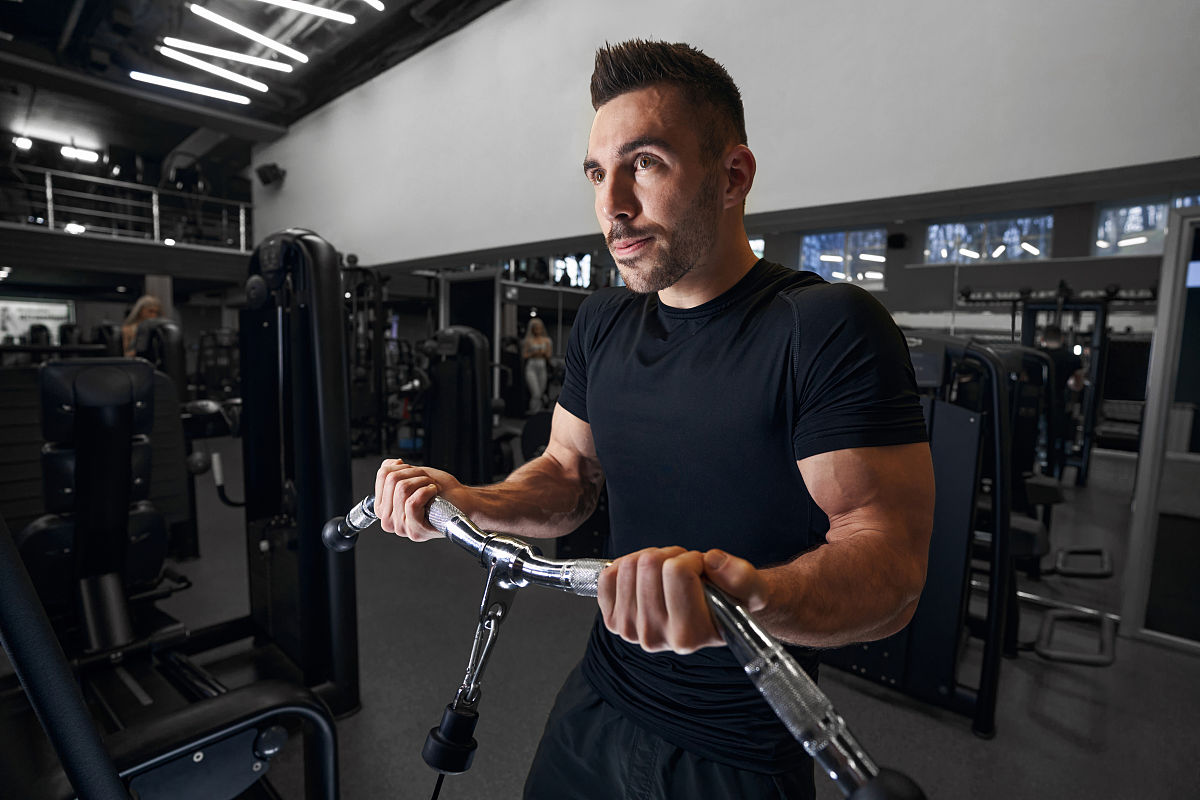 170cm 身高，66.5kg 体重，手臂锻炼计划：快速增肌