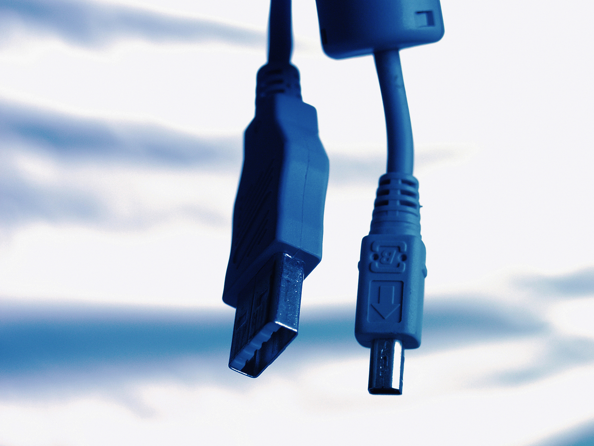 Kobilar 3-in-1 Data Cable: 5ft, 30% Off - Charge & Sync All Your Devices!