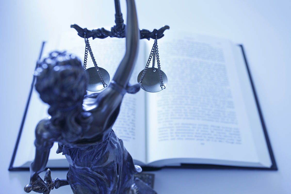 报考法律类院校好吗？