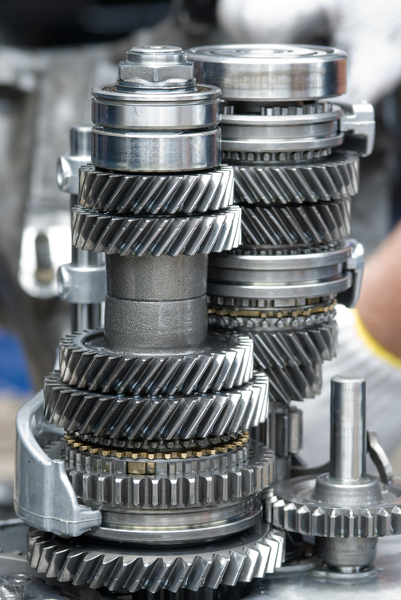 蜗杆加工蜗杆加工是一种机械加工方法主要用于制造蜗轮、蜗杆等旋转传动部件。其加工原理是利用专门的车床设备将蜗杆工件放置在夹具上然后通过刀架进行切削加工。蜗杆加工的过程中需要选用合适的刀具和切削参数以确保加工质量和效率。在蜗杆加工过程中还需要注意防止工件表面出现毛刺或划痕等缺陷保证加工表面光滑。推进蜗杆加工的技术研究和发展可以提高蜗轮蜗杆传动部件的制造精度和效率满足不同行业的需求。目前蜗杆加工已经成为