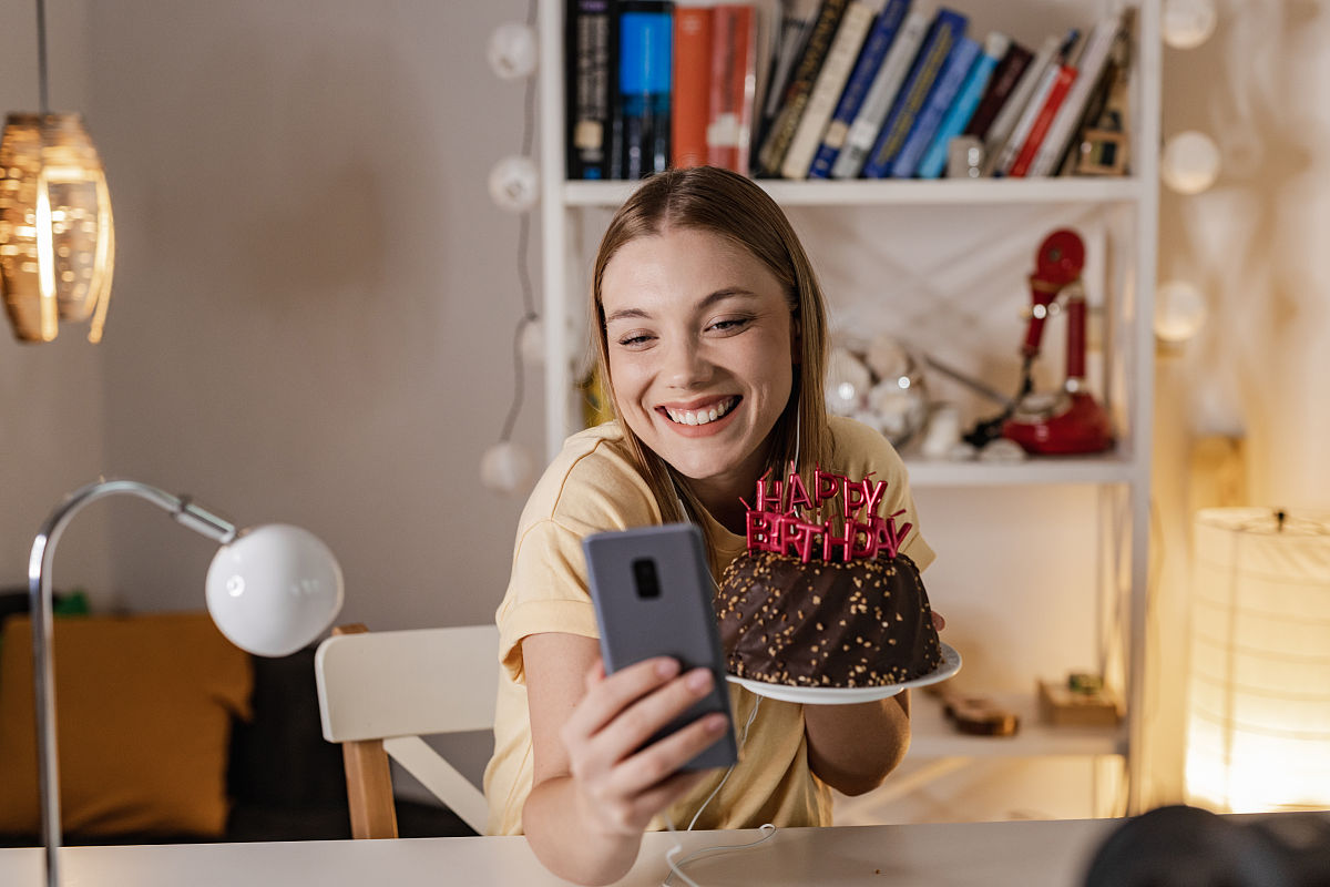 小型生日酒会流程策划：开场致辞、游戏互动、祝福送别