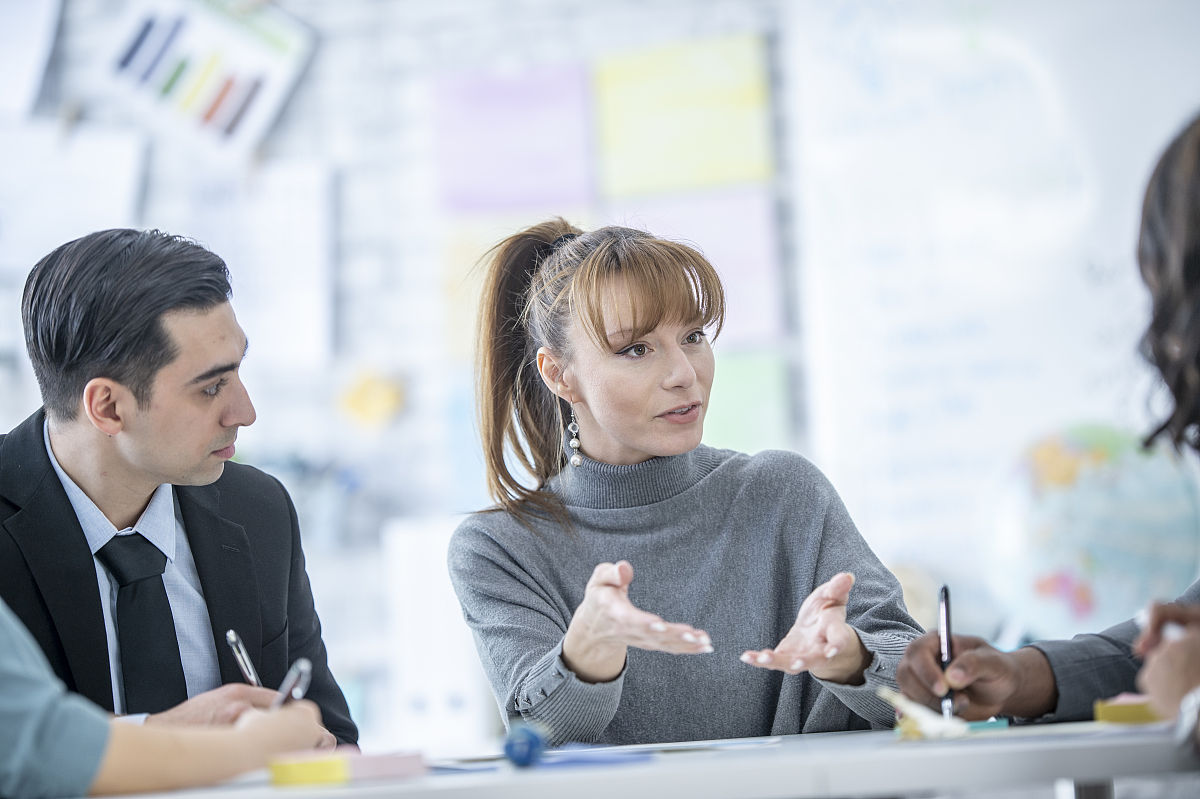 同事安慰我被领导说了，他说不要太在意评价，开心最重要！