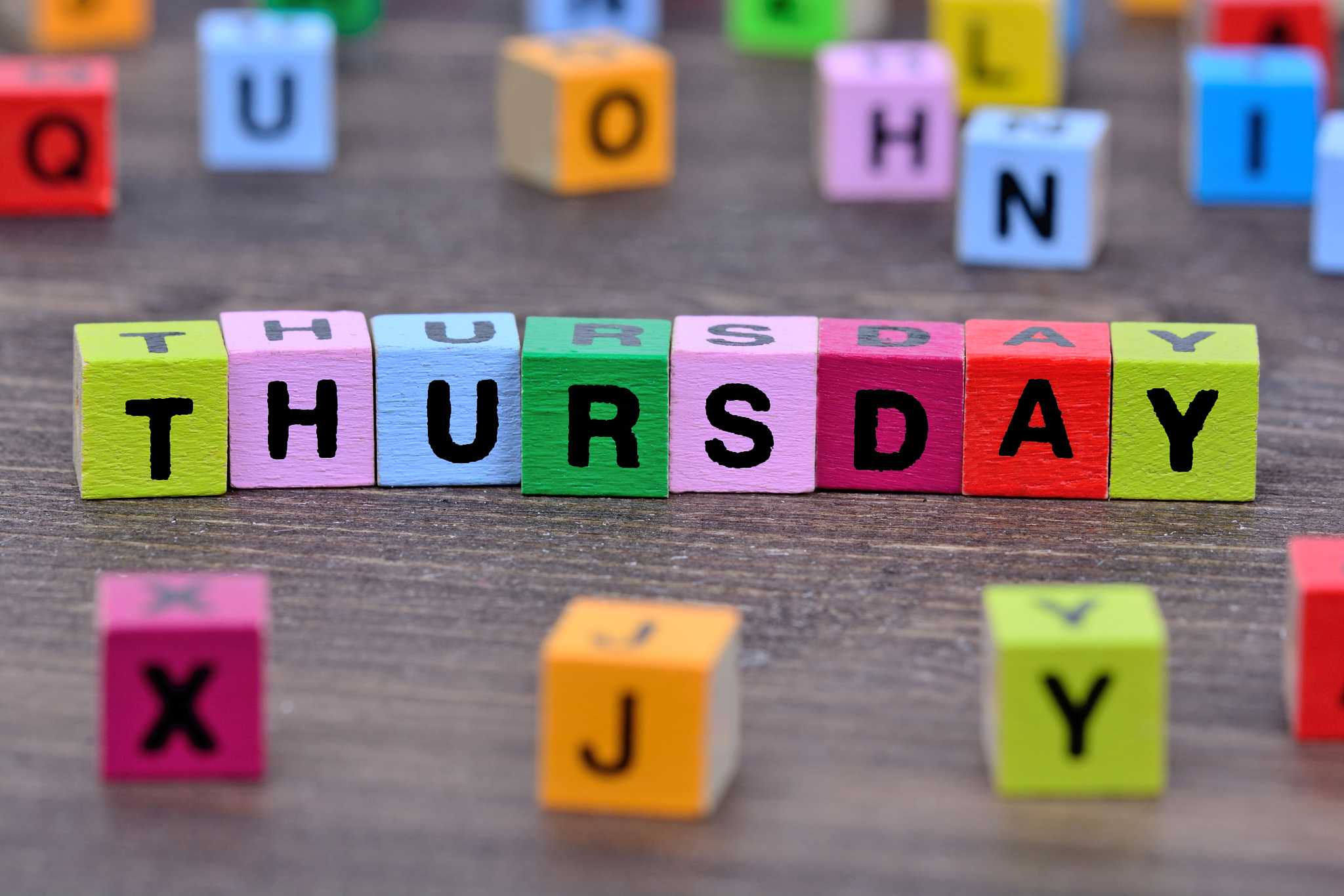 GYIE 字母组合能组成哪些单词？