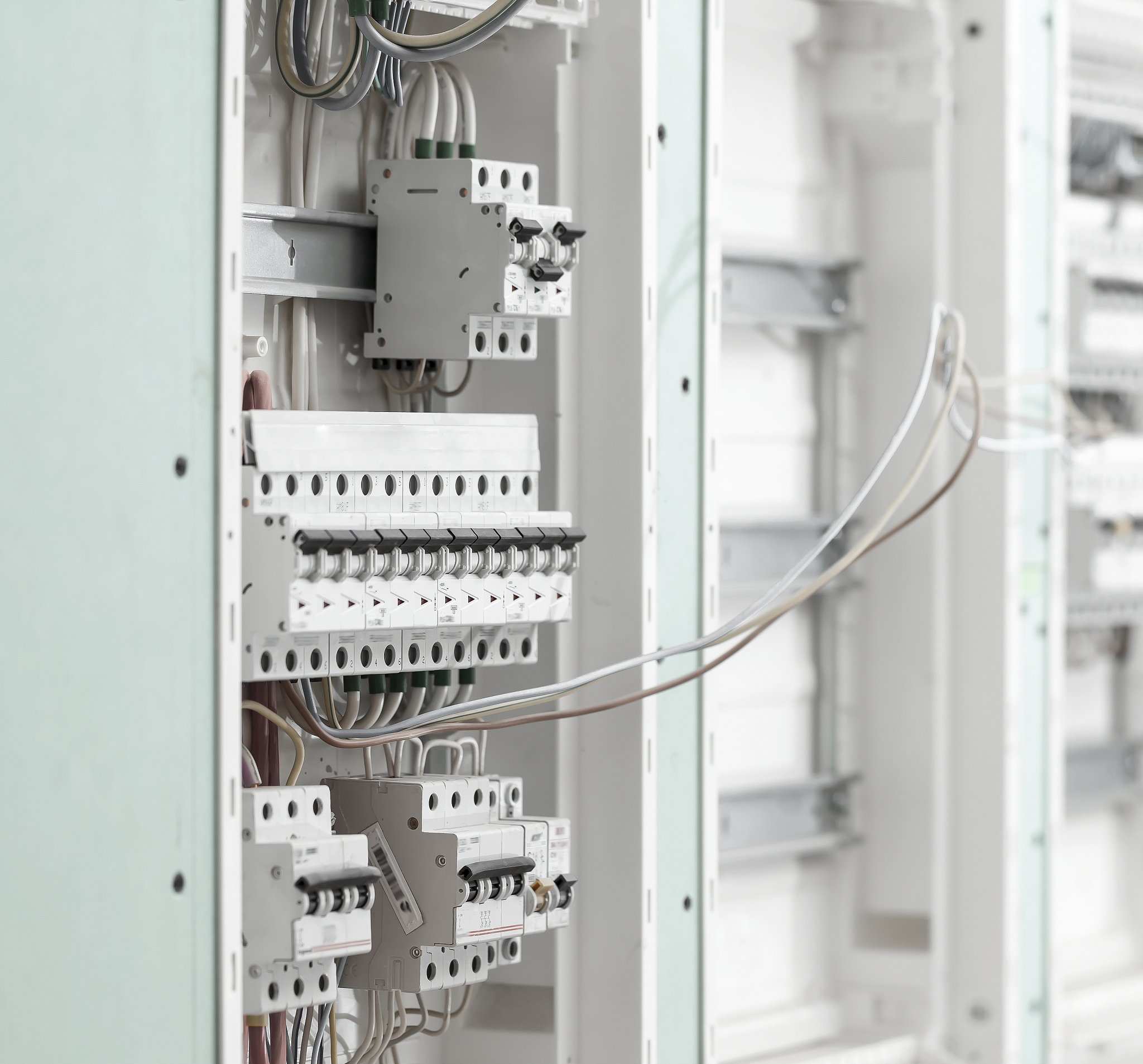 低压无功补偿自动不动是什么帮我用200字详细描述