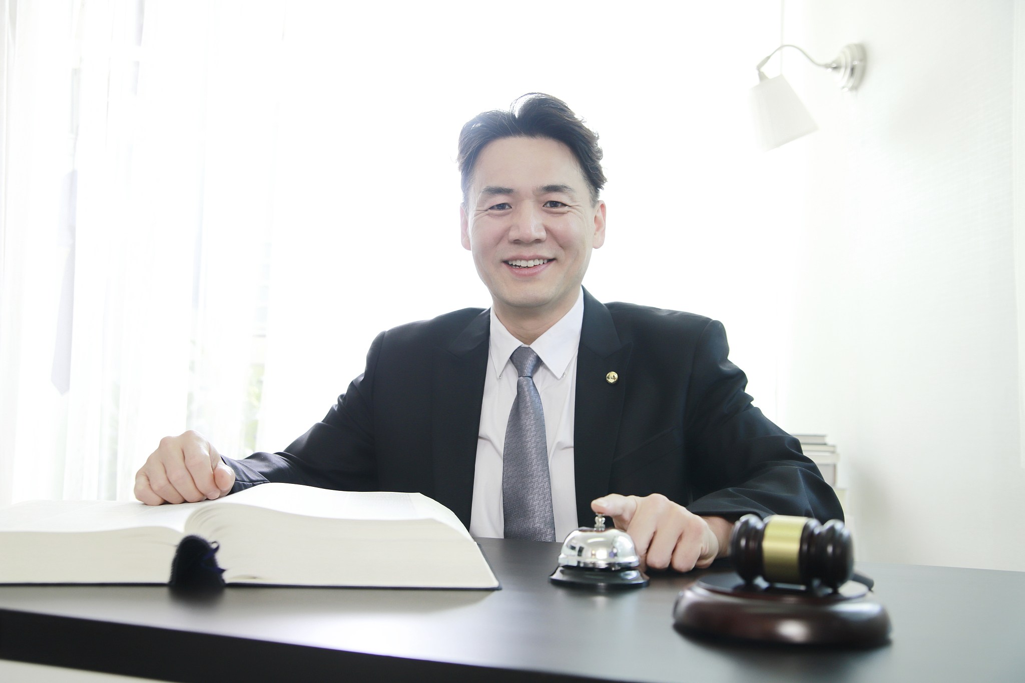 portrait of lawyer ringing service bell