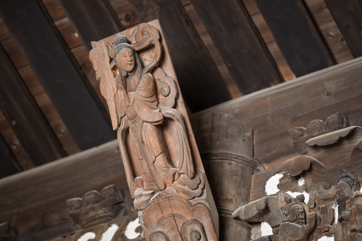 给我十本与研究木制工艺画和神兽白泽形象相关的参考文献目录