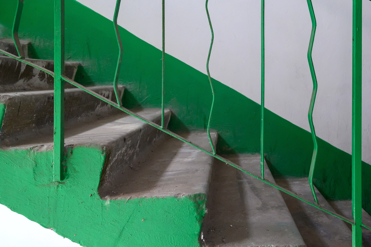 现有的护栏 缺点