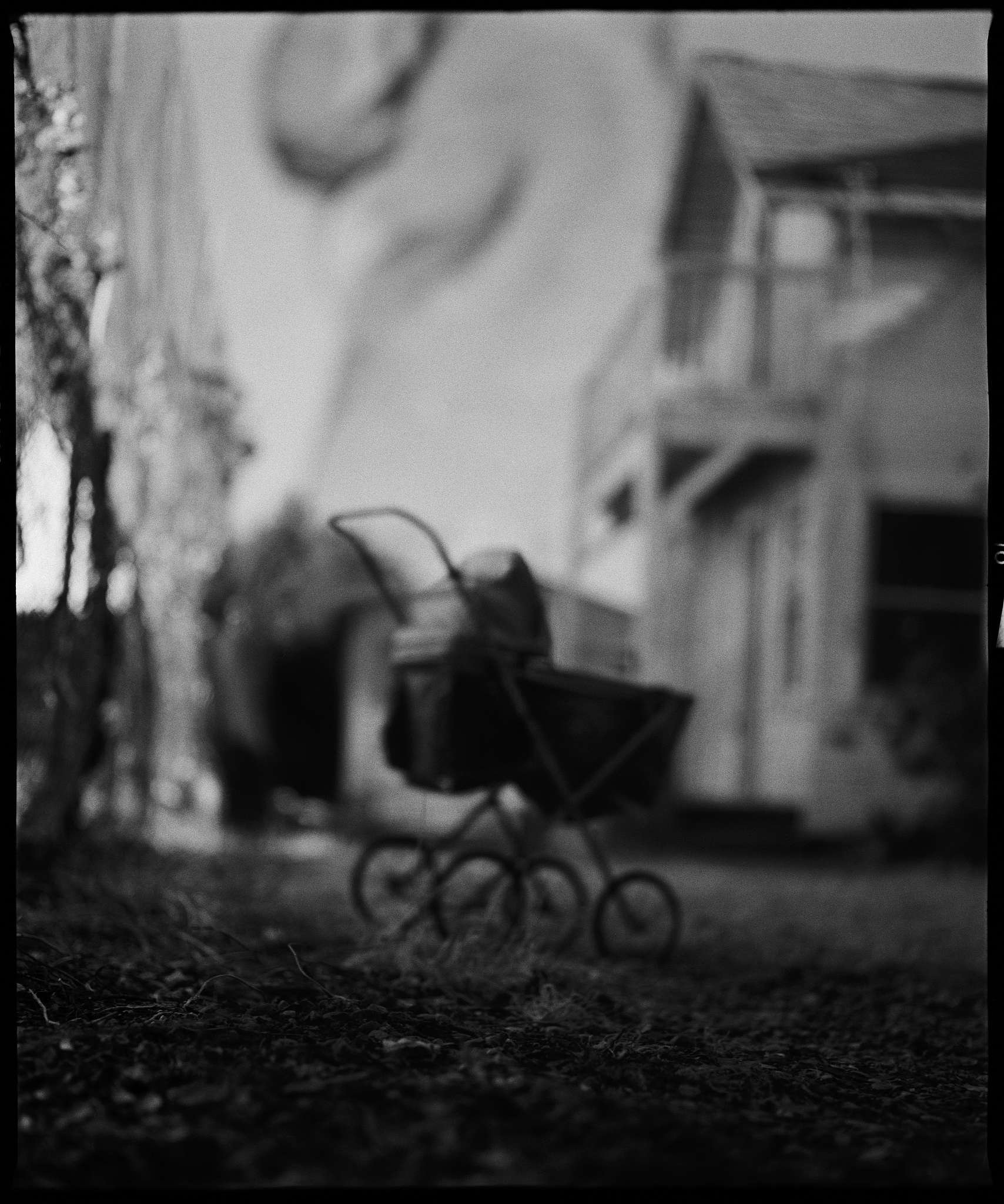 以论文格式分析摄影师久保田傅二的作品和作品风格和作品分析代表作品3000字