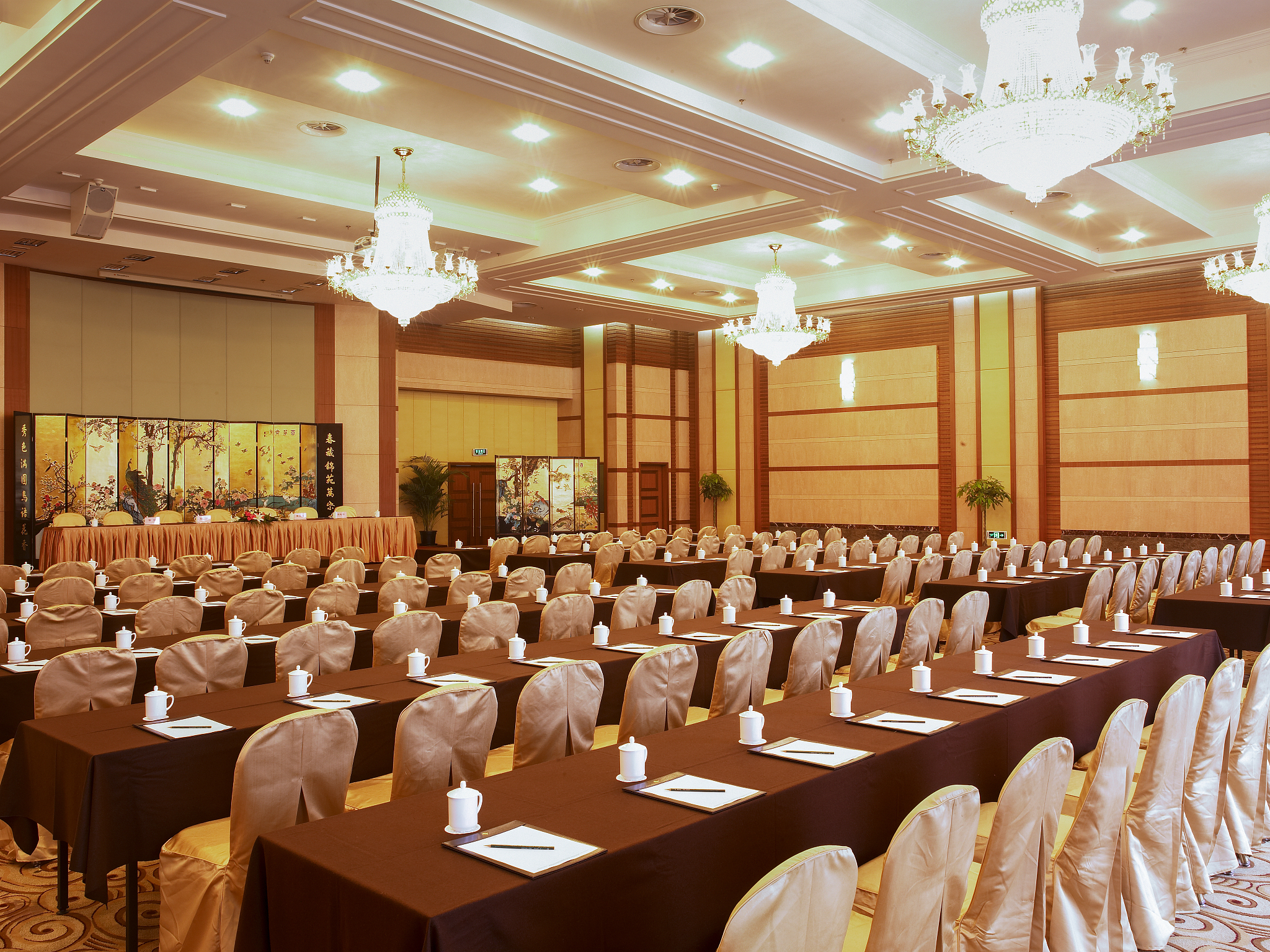 云南'宴江山'宴会厅：山河美景，盛宴相邀