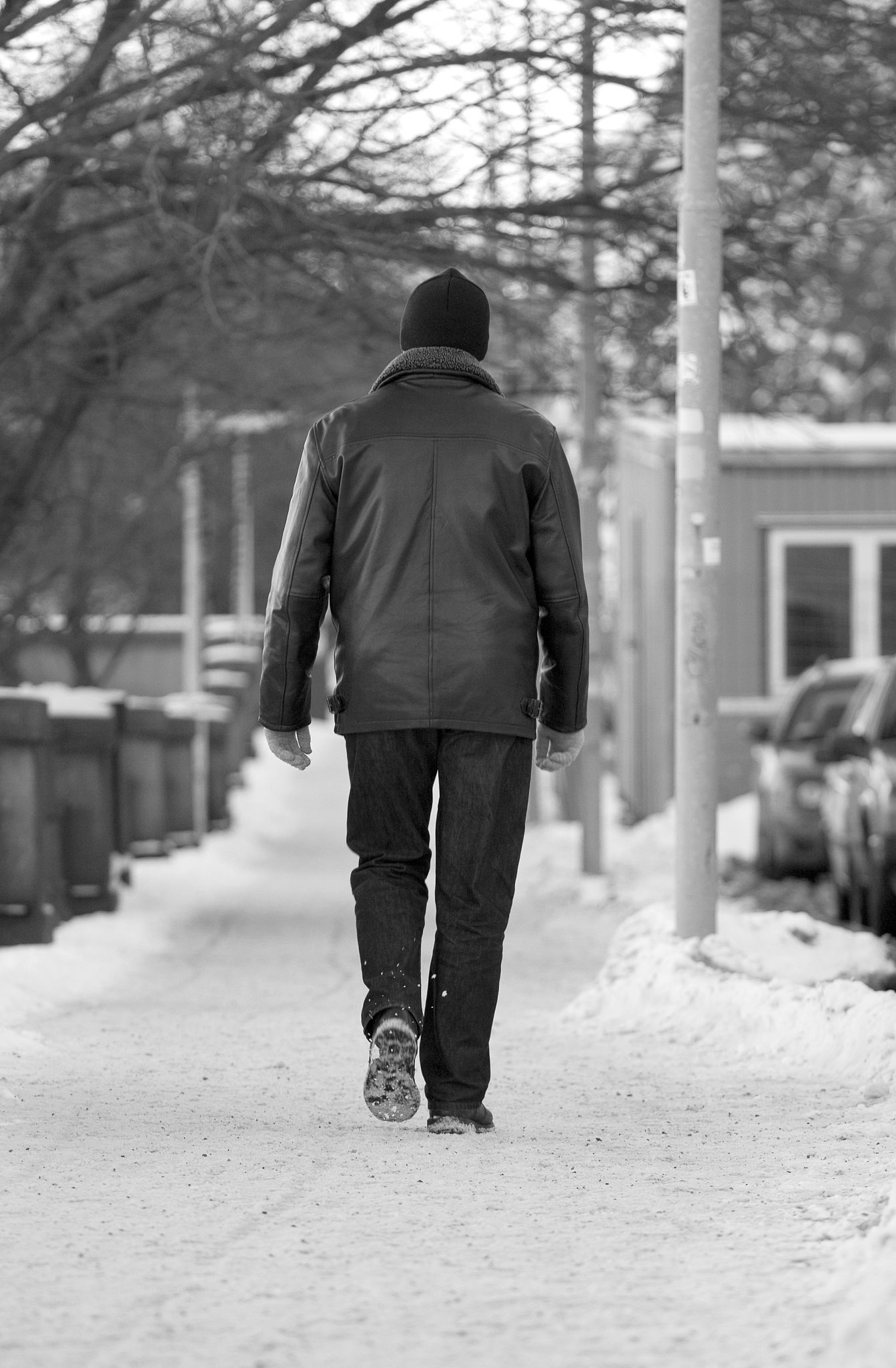 儿子服刑五年 描叙年迈父亲的心酸背影感人的话多写几句