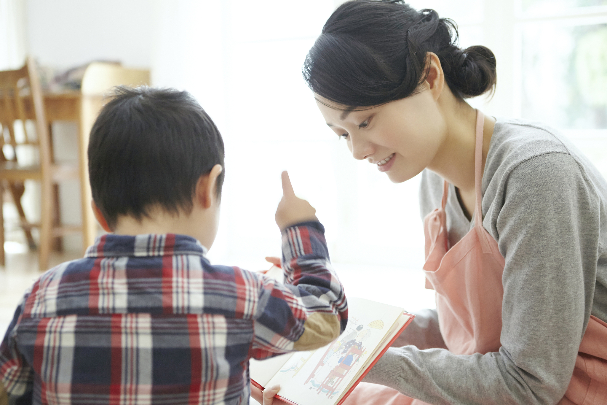 请帮忙把以下内容梳理通顺和符合逻辑《了解事情的真相》尊敬的朋友您好！首先衷心的祝愿我们网络中的这次相遇能够成为善缘！之所以我们有这个缘分相遇我想无非以下两种情况使然一、您感觉很幸福孩子总体表现良好而您期望孩子各方面更加出色苦于没有更有效的方法。二、您感觉不太幸福孩子暂时在学习方面存在态度不积极或者成绩不理想或者是孩子不理解您的良苦用心无节制的玩手机亦或是您对他的某些方面表现不太满意所以为孩子担心着