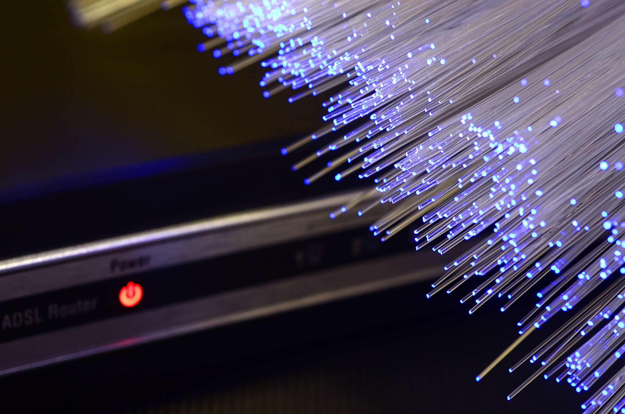 FIBER AND INTEGRATED OPTICS 期刊：促进光纤和集成光学研究与应用