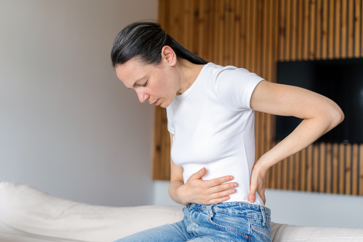 陆卫群等2009无论是城市还是农村老年女性生殖健康观念均受文化因素的影响。由于受封建思想的影响往往误认为自己得了见不得人的病许多老年女性患病后羞于启齿更不敢就医。林竹琴林晗2006老年女性尤其是农村的老年女性生殖健康知识普及差、观念陈旧、自我健康保护意识淡漠是导致其患生殖系统疾病、不及时治疗的一个重要原因。王晶、赵莹等2010通过调查问卷对吉林省农村老龄妇女的身体健康状况进行了调查结果显示农村老年