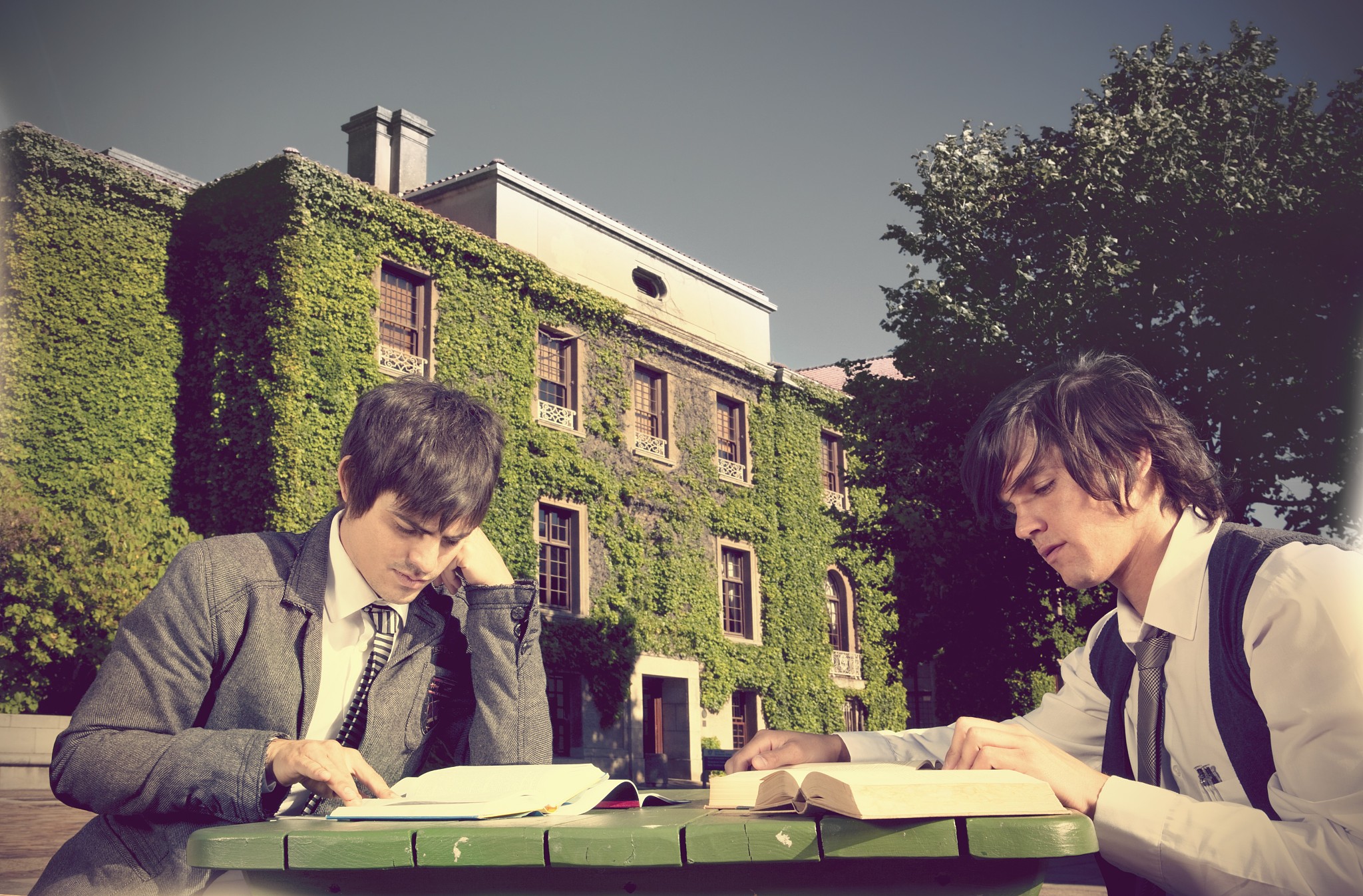 我今年 19 岁大二在读你能给我一些人生建议吗