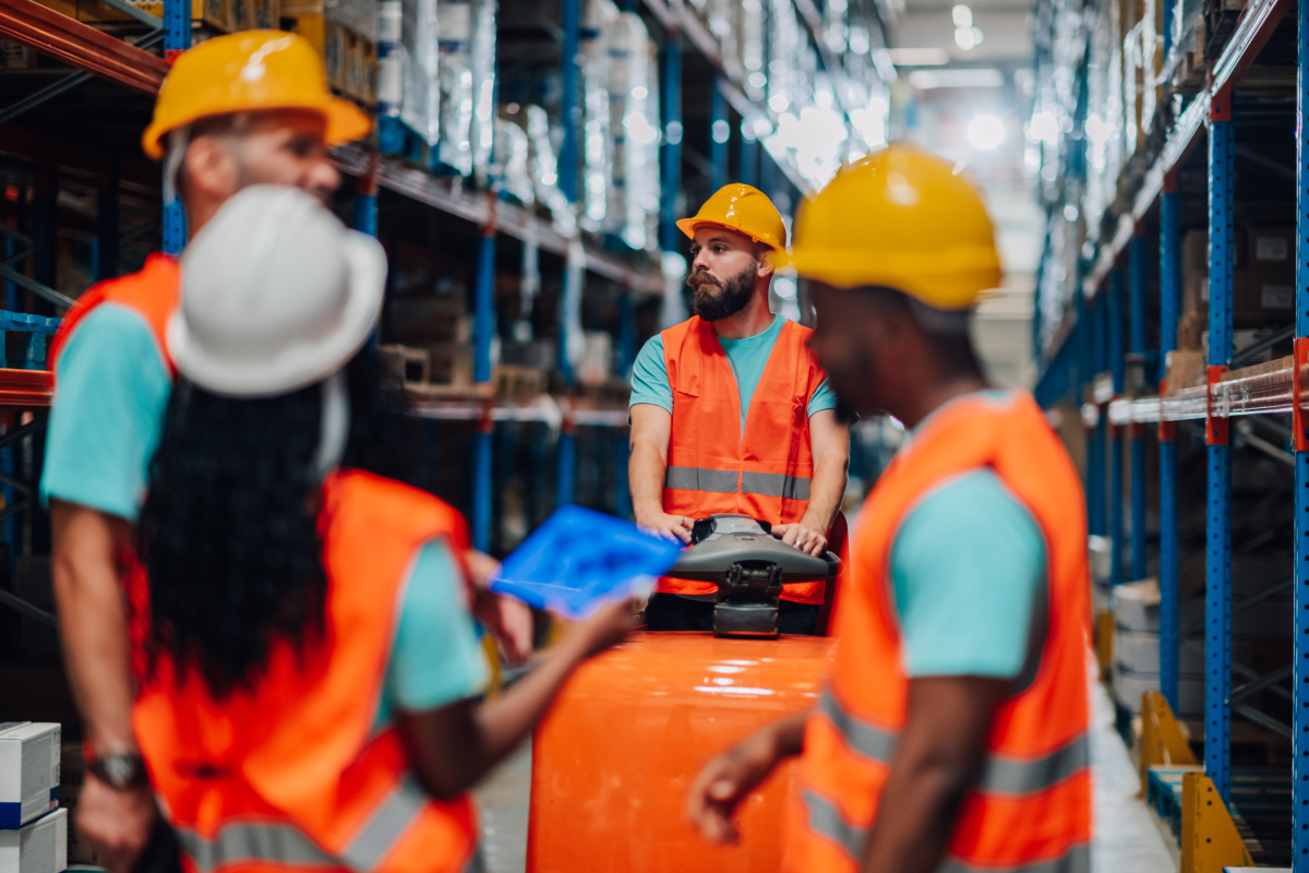 樊敏等人（2009）在《国内外仓库管理研究现状及趋势分析》中仓库管理作为供应链管理的重要环节,对提升供应链效率,增强节点企业核心竞争力具有重要意义